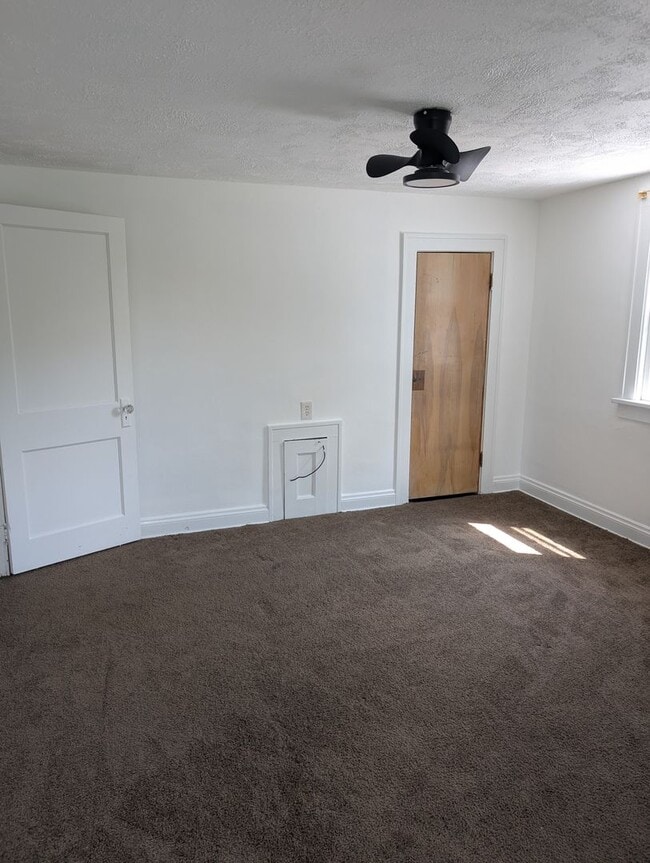 Photo - A charming 3-bedroom, 1-bathroom in Maple Heights Unit Rear