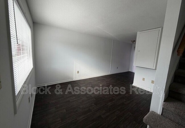 Photo - 1023 Salisbury St Unit E