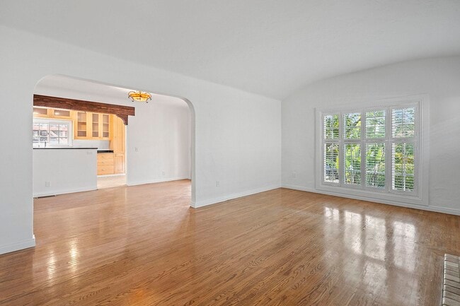 Photo - 4044 Huron Ave