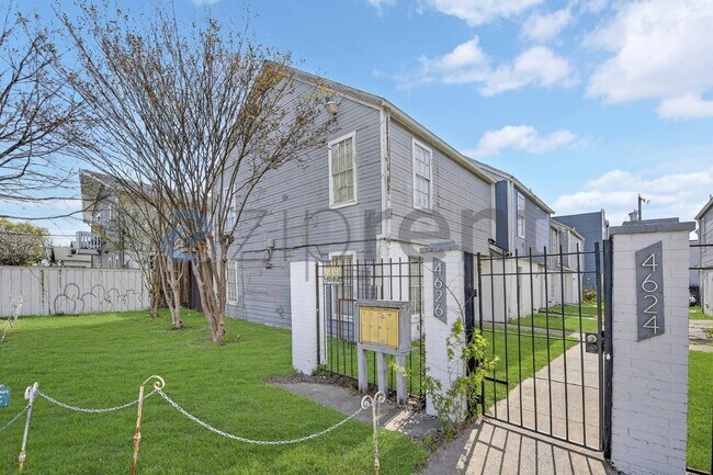 Photo - 4624 San Jacinto St