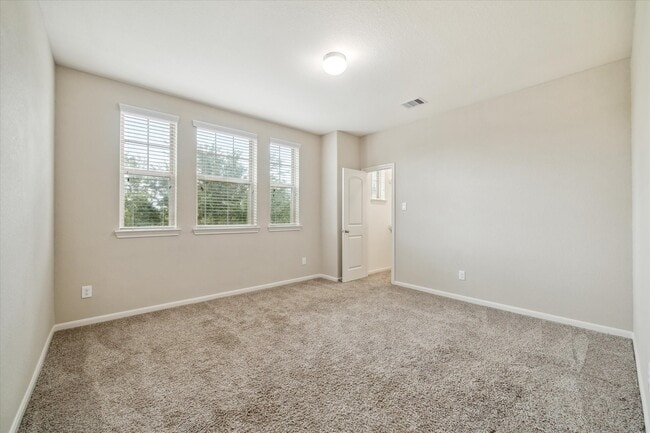 Photo - 1539 Giles Dr