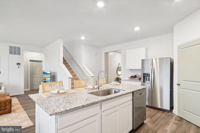 Photo - 124 Woodford Dr