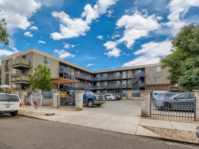 Condominium building - 120 S Pennsylvania St Unit 208