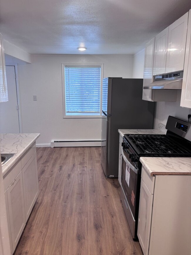 Building Photo - 700 W 45th Ave Unit B