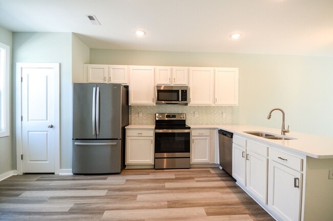 Photo - 10% off OCTOBER 2025 RENT- BEAUTIFUL! 2 Be...