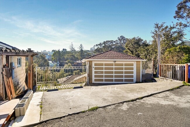 Building Photo - Millbrae 2BR / 2BA Apartment with Private Entrance, Huge Patio & Parking – Near BART, Caltrain & SFO Unit 15B