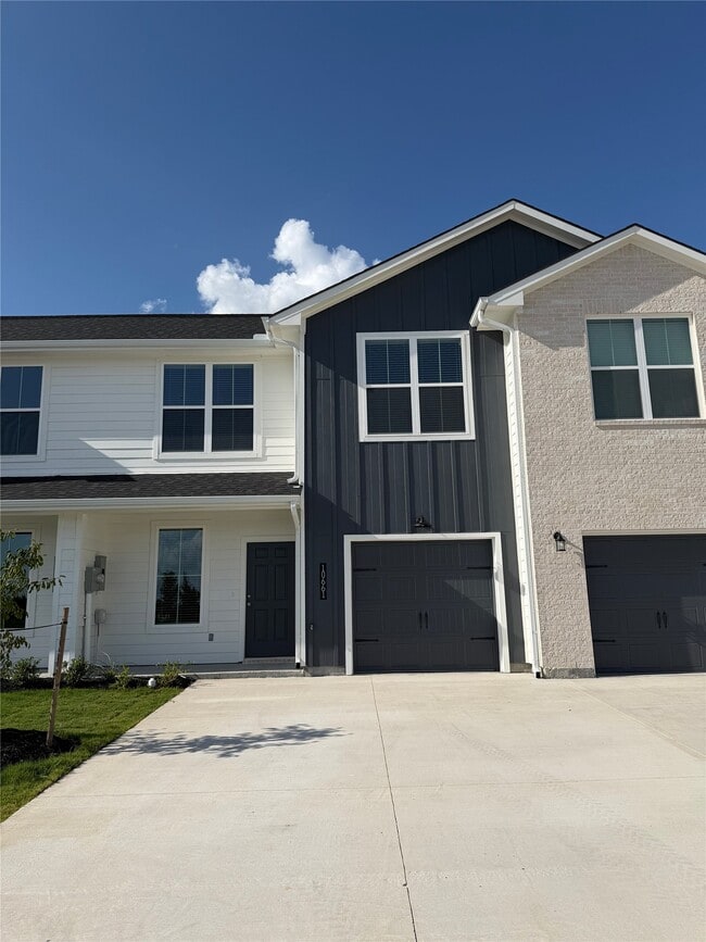 Building Photo - 10661 Berry Branch Lane