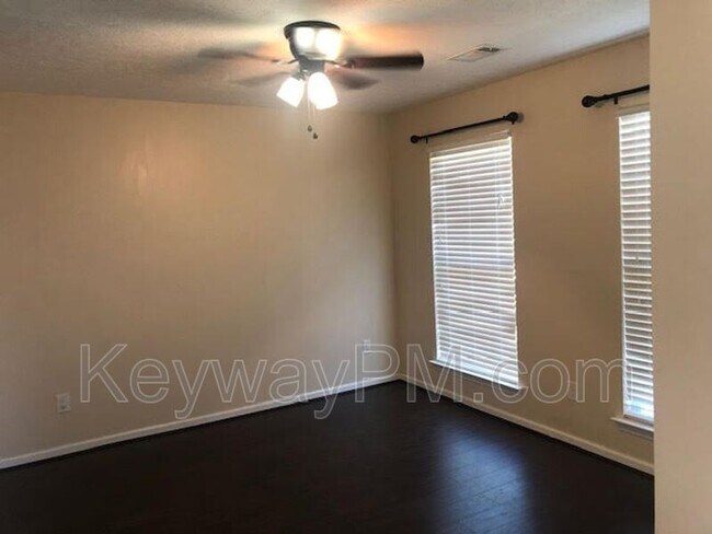 Photo - 1468 Collins Dr