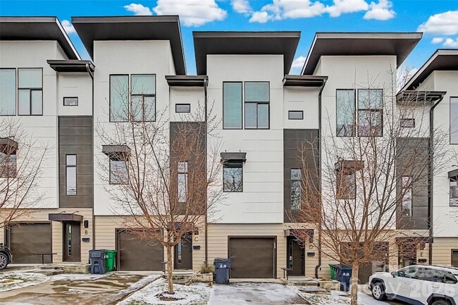 Building Photo - 840 E 18th St