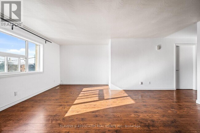 Photo - 900a Wilson Ave