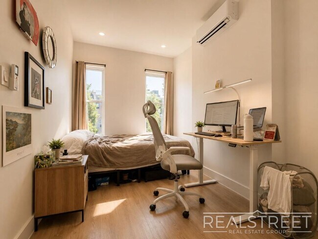 Photo - Top Floor 2 Bed in Renovated Brownstone with Washer/Dryer, Split AC & Tall Ceilings Unit 3