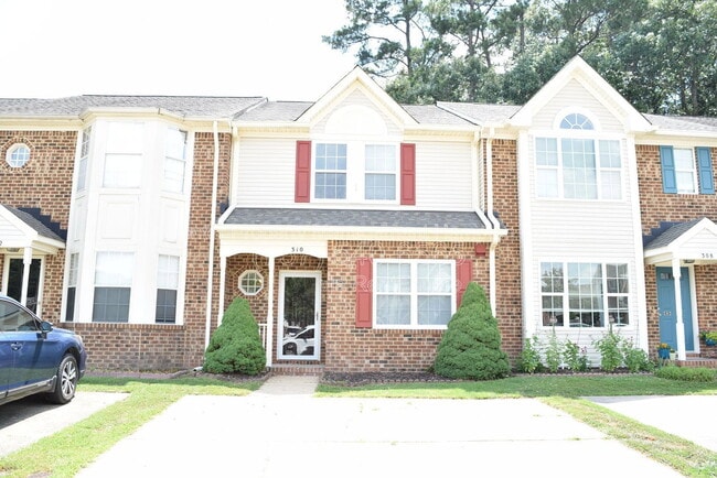 Photo - 310 Cobb Island Ct