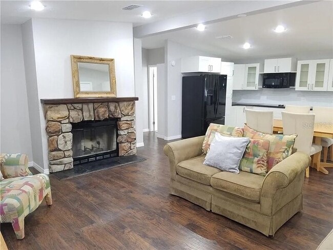 Photo - 990 E Bay St