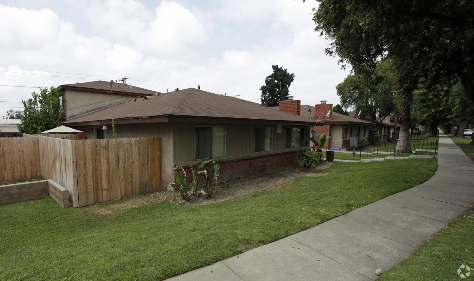Springfield Villa Apartments - Springfield Villa Apartments