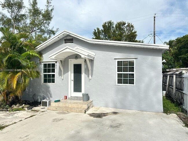 Building Photo - 1721 McKinley St Rental
