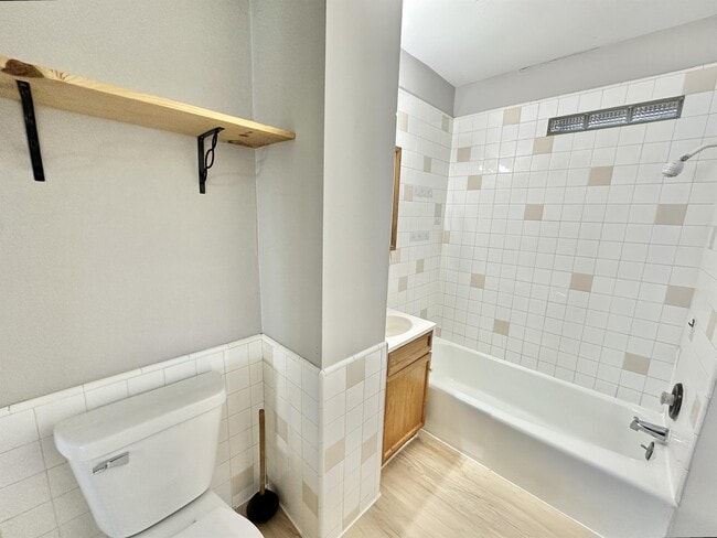 Photo - 1023 Hackett St