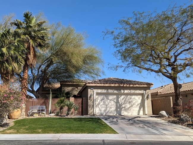Beautiful Three Bedroom Home - Beautiful Three Bedroom Home
