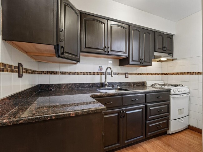 Photo - 121 Garrison Ave Unidad 204