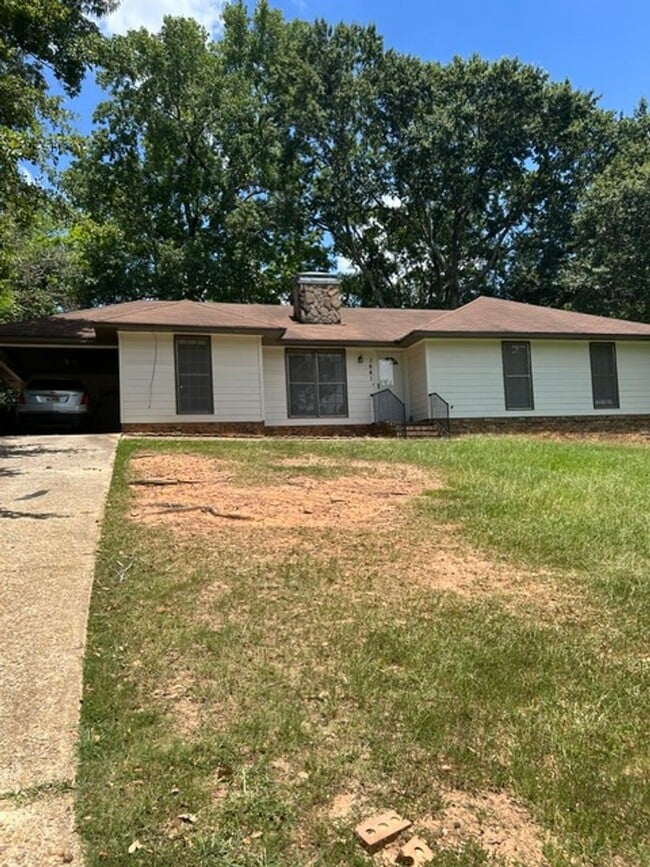 Building Photo - North Columbus 3 BR, 2BA, Great room and fenced yard