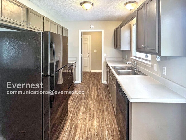 Building Photo - 7614 Greenway Dr Rental