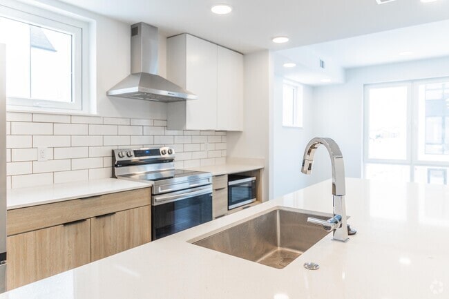 2BR, 2BA - 1,000SF kitchen