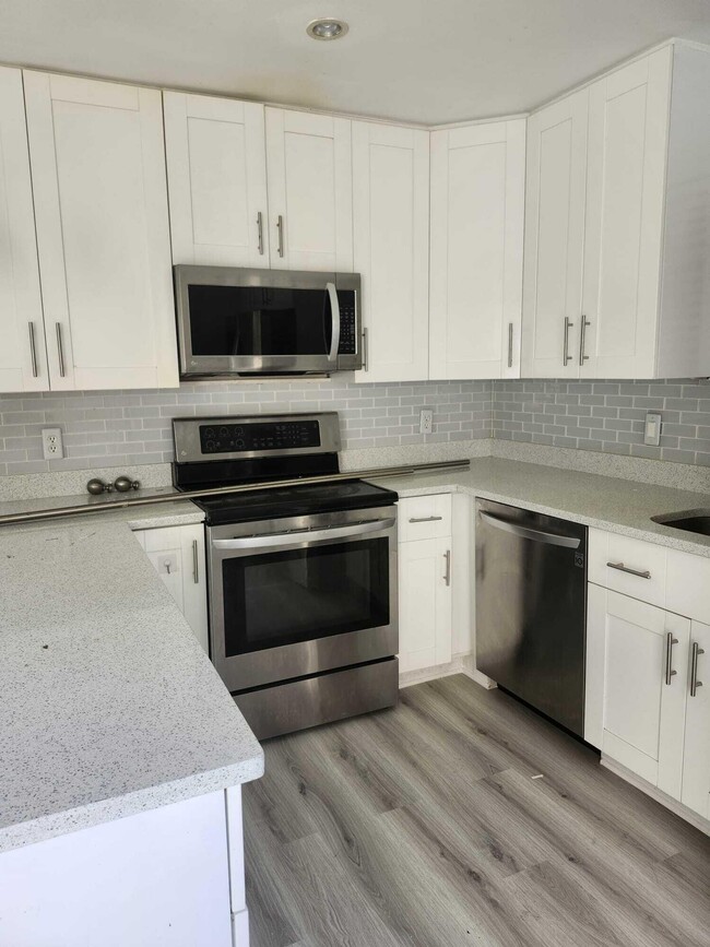 Photo - 7519 Courtyard E Run