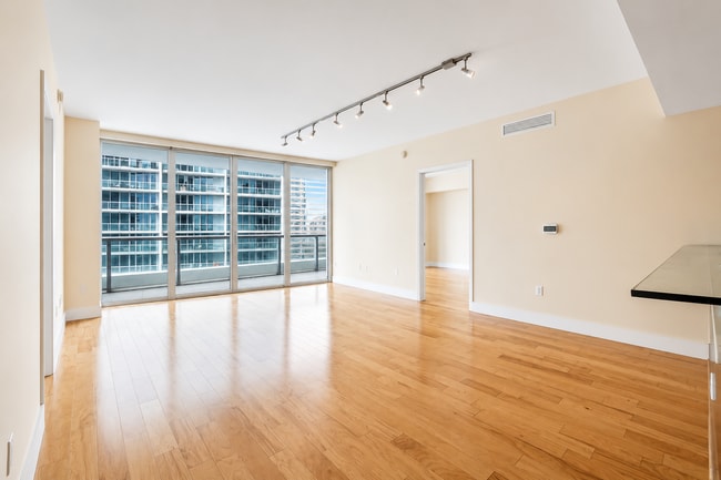 Photo - 475 Brickell Ave Unidad 2909