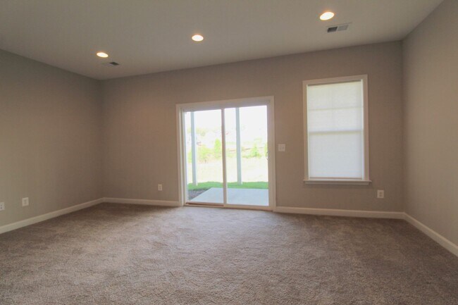 Photo - 3 bedroom town home with a finished basement and garage located in popular Preston Lakes