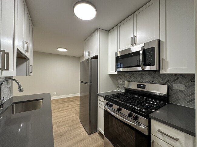 Photo - 531 W Aldine Ave Unit J02W