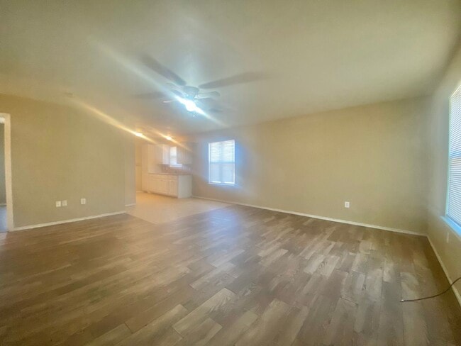 Photo - 802 Vanda Ave
