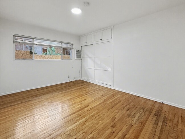 Photo - 328-330 S Doheny Dr