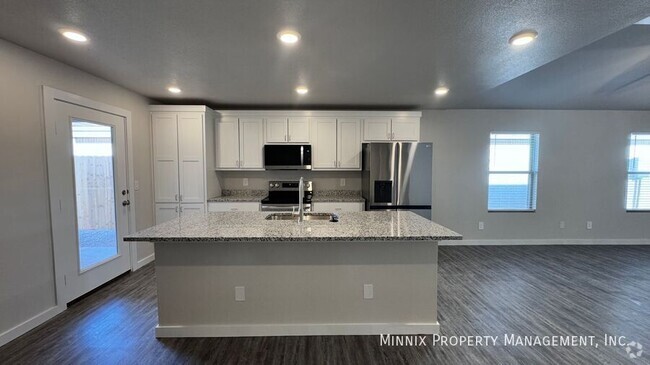 Building Photo - 403 E 80th St Rental