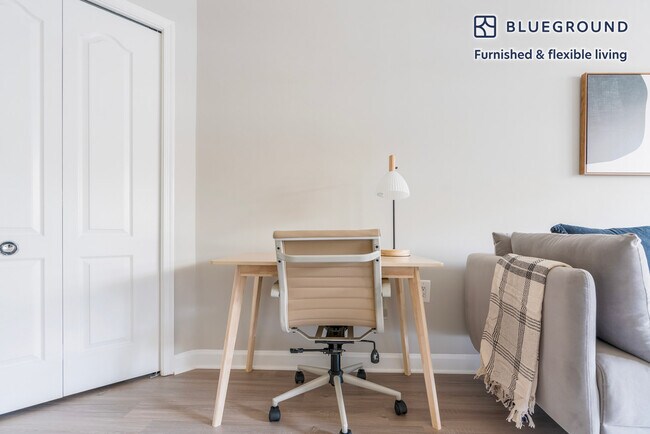 Photo - 2140 L St NW Unidad FL7-ID1123