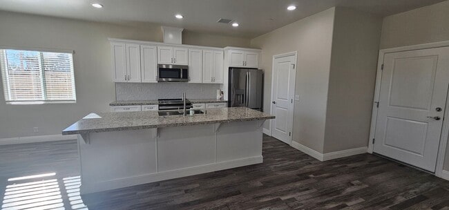 Photo - Beautiful Solar-Powered 4 Bedroom Home Bui...