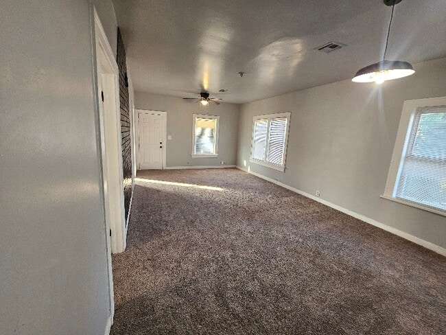 Photo - 715 E Church St