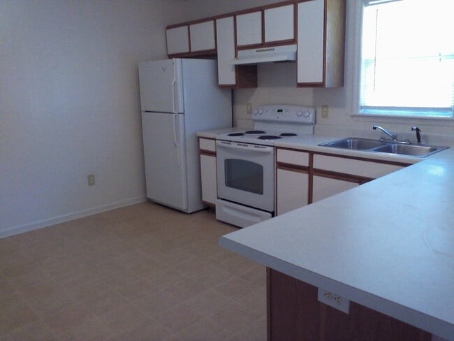 Photo - 2 Bedroom, 1 bath apartment - Downstairs Unit
