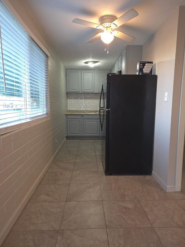 Building Photo - 624 E Roosevelt Ave