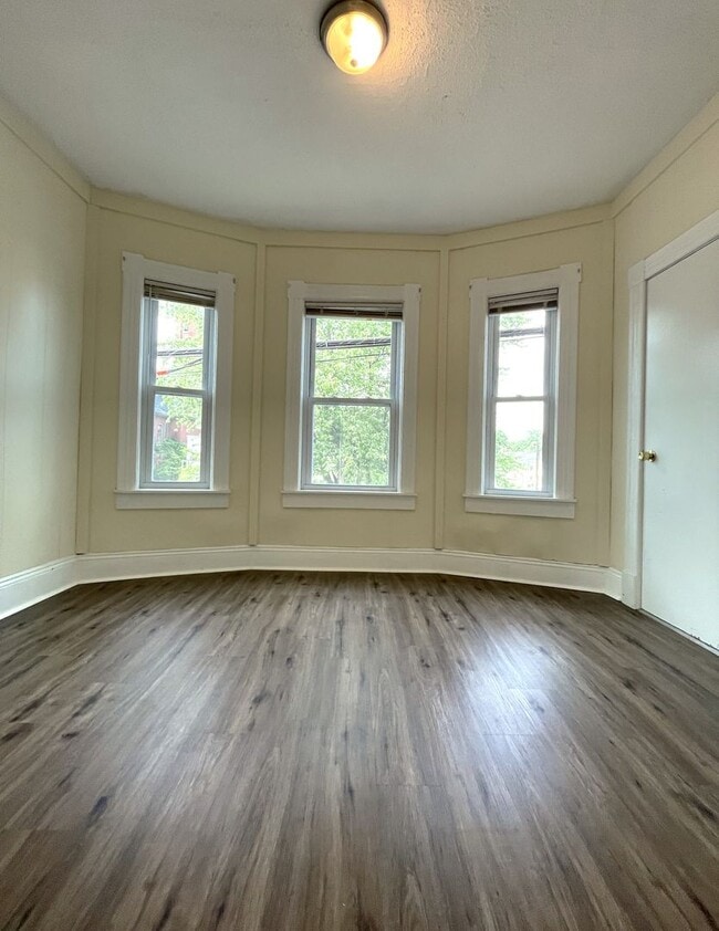 Building Photo - 5 Ellis Ave Unit 5 Ellis Ave-2F Rental