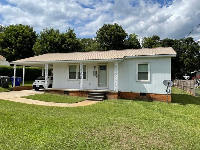 Building Photo - 2 bed, 1 bath house located in Siler City!