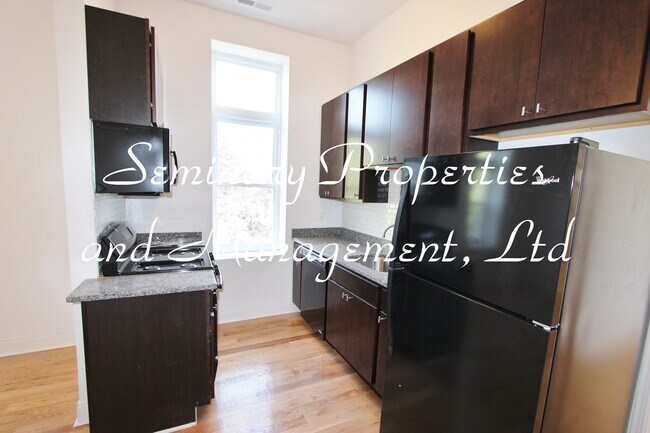 Photo - 4502-04 N Paulina St