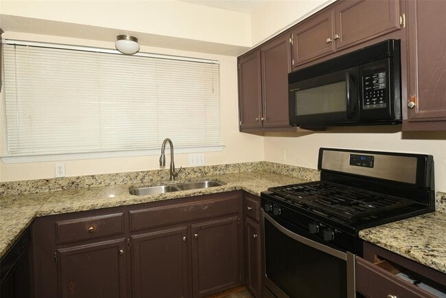 Photo - 410 Splitrock