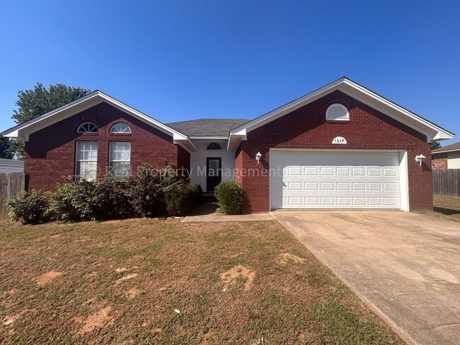 Building Photo - 1019 N Daisy St