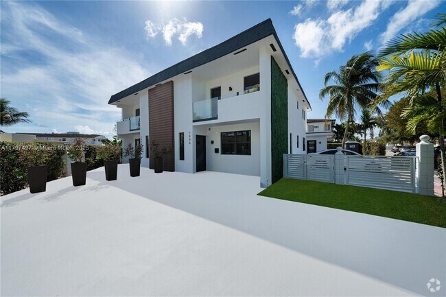 Building Photo - 7994 Crespi Blvd Rental