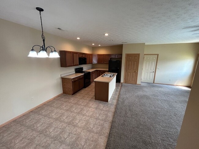 Photo - Modern & Spacious 3-Bedroom Ranch Condo! Unidad 1530-D Williamsburg Pl