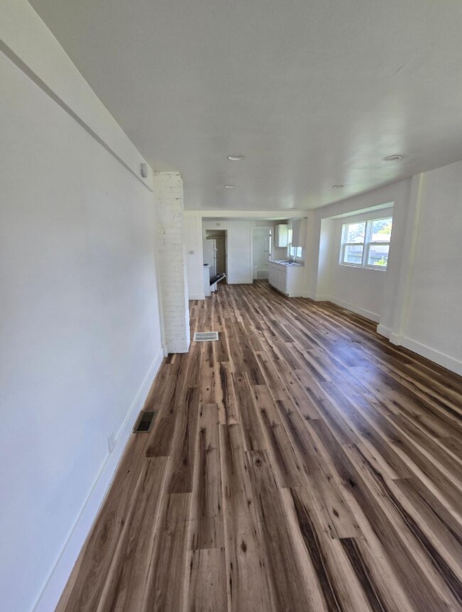 Photo - Spacious One Bedroom Duplex located near S...