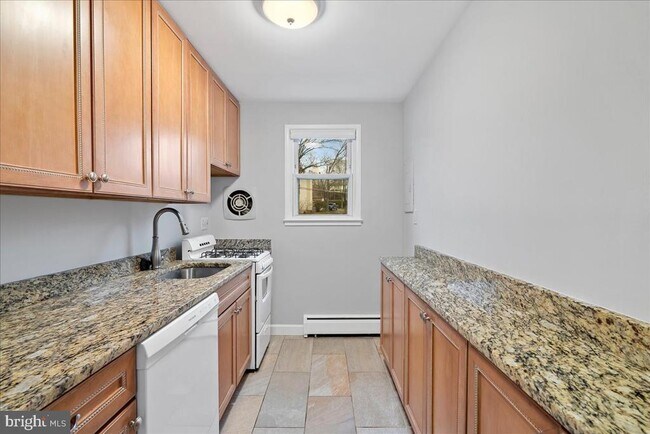 Photo - 945 N Barton St Unidad 204