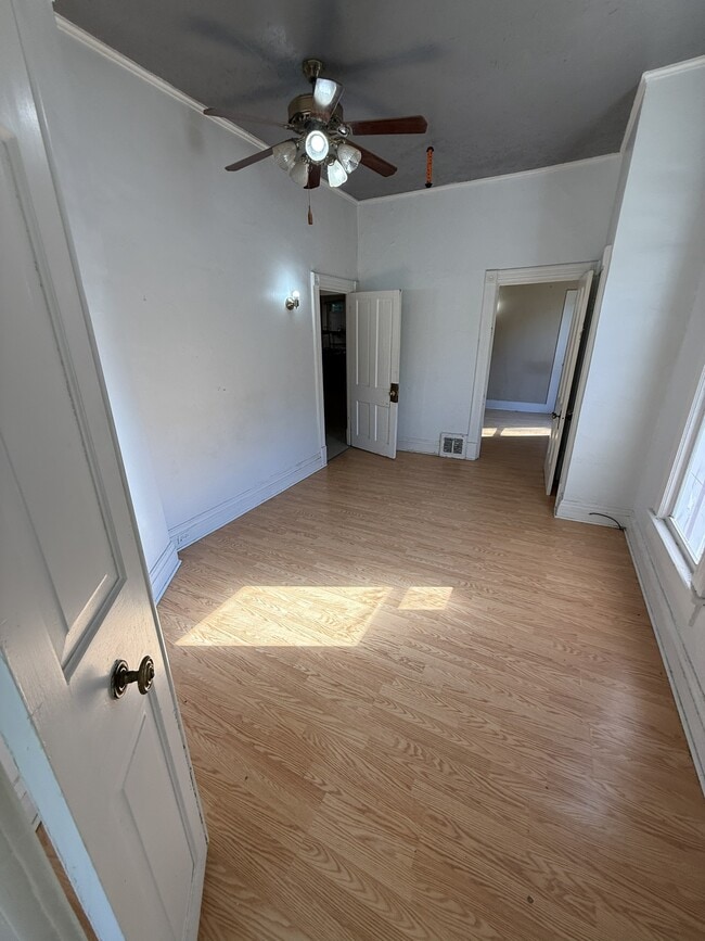 Photo - 905 W Main St