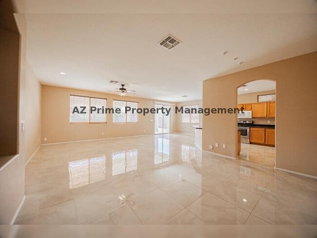 Photo - 123 W Elmwood Pl