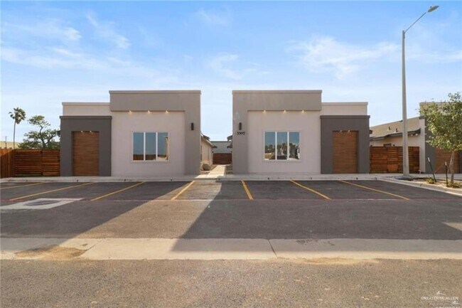 Building Photo - 11 Jessica Ln Unit 2