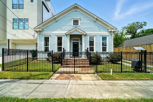 Building Photo - 1616 Alamo St Rental